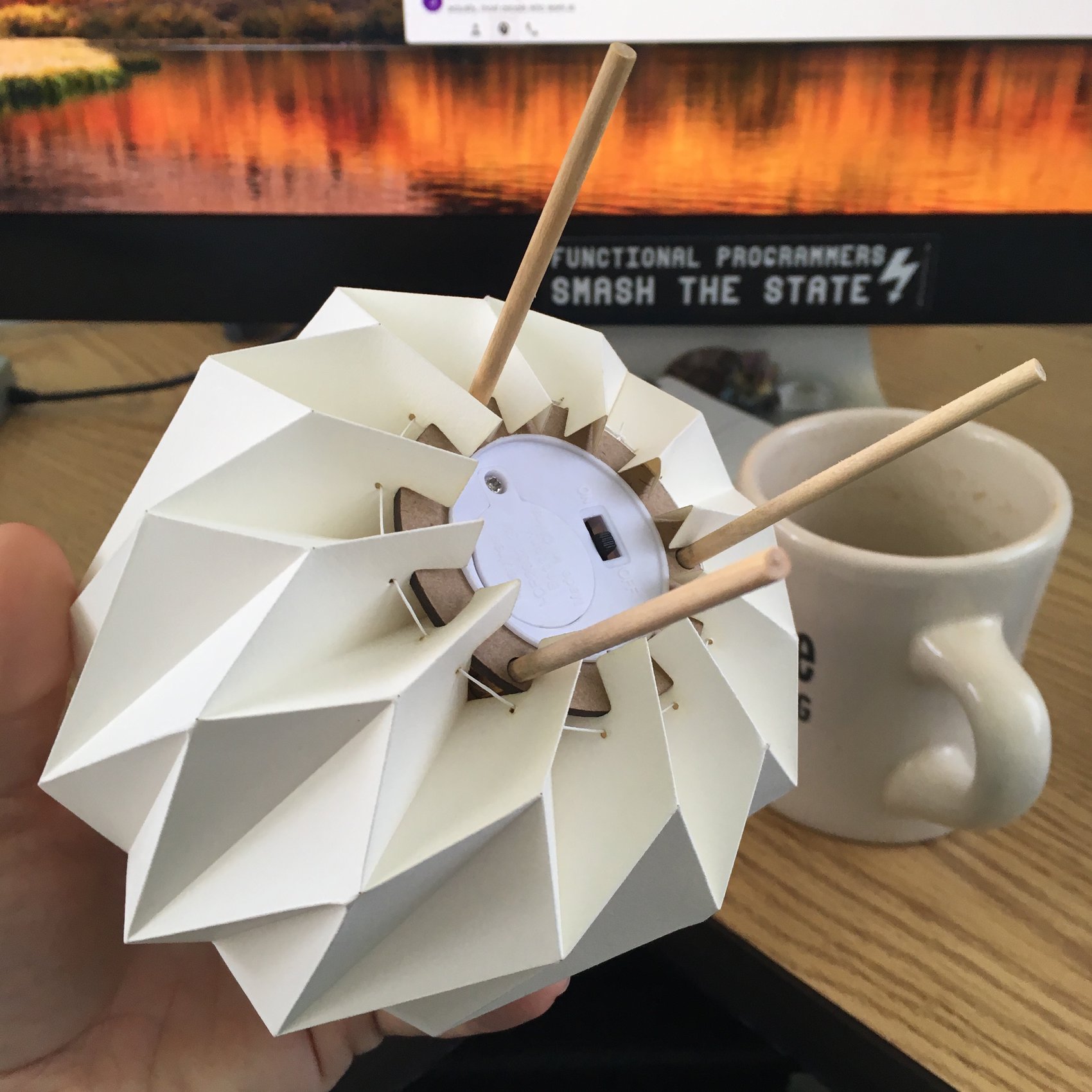 lamp base capture